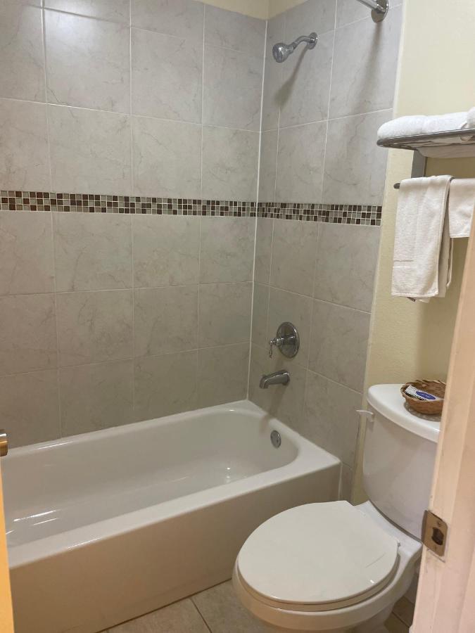 Village Inn Ada Екстер'єр фото