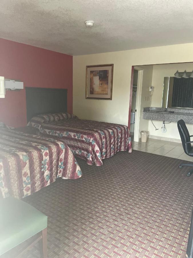 Village Inn Ada Екстер'єр фото